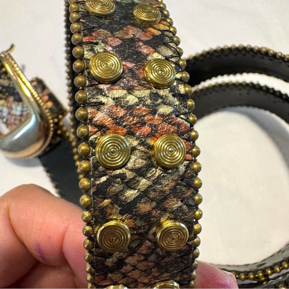 Vintage snakeskin belt with beaded edges and flat studs M/L - Picture 4 of 6